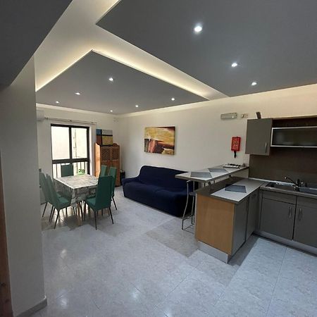No 6 Poseidon Apartment San Ġiljan Exterior foto